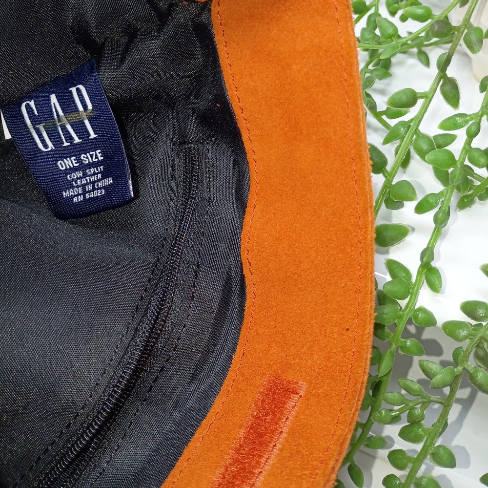GAP Orange Hobo Bag with Elegant Design - Picture 2 of 4